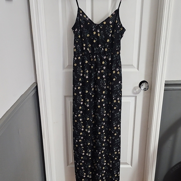 Divided Dresses & Skirts - NWT Divided H&M Black Floral Maxi Dress